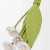 Aardbeibloem-bedeltje van klassiek kalfsleer Aardbeibloem-bedeltje van klassiek kalfsleer