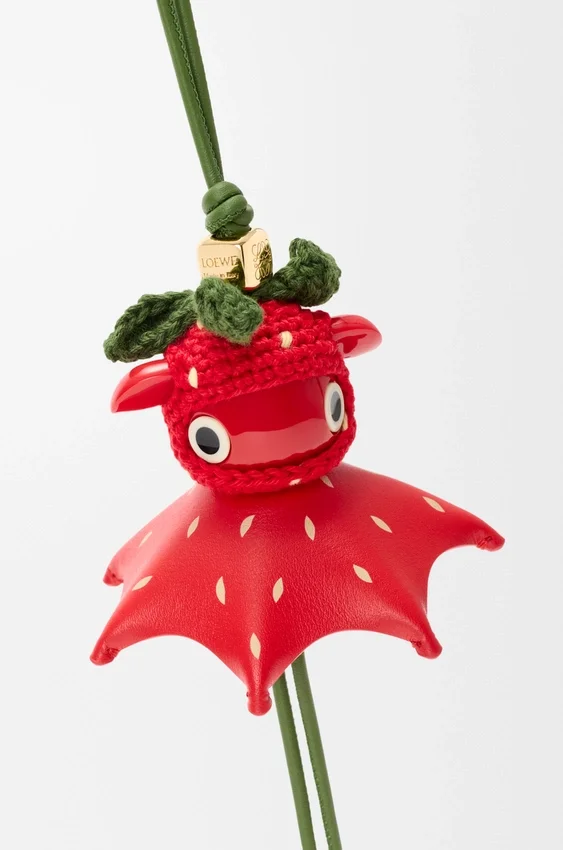 Aardbeienbedeltje van klassiek kalfsleer Aardbeienbedeltje van klassiek kalfsleer