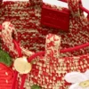 Aardbeienzakje met trekkoord van klassiek kalfsleer en raffia Aardbeienzakje met trekkoord van klassiek kalfsleer en raffia