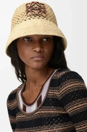 Anagram-buckethoed van raffia en kalfsleer