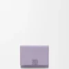Anagram-portemonnee met drie vouwen van kalfsleer met Pebble-structuur Anagram-portemonnee met drie vouwen van kalfsleer met Pebble-structuur