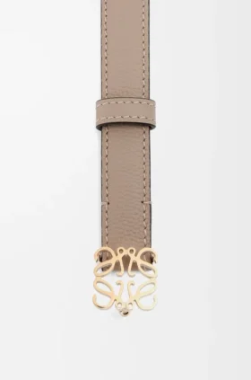 Anagram-riem van kalfsleer met Pebble-structuur Anagram-riem van kalfsleer met Pebble-structuur