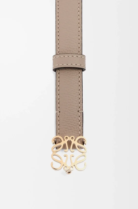 Anagram-riem van kalfsleer met Pebble-structuur Anagram-riem van kalfsleer met Pebble-structuur
