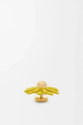 Bloemenbroche van kalfsleer