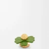 Bloemenbroche van kalfsleer