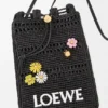 Bloemenbroche van kalfsleer
