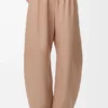 Broek met wijd uitlopende pijpen van nappa-lamsleer Broek met wijd uitlopende pijpen van nappa-lamsleer