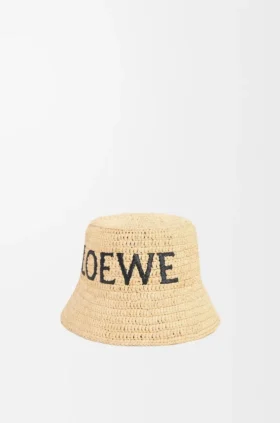 Buckethoed van raffia
