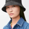 Buckethoed van raffia en kalfsleer Buckethoed van raffia en kalfsleer