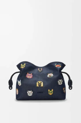 Cats medium Flamenco-clutch van geborduurd denim
