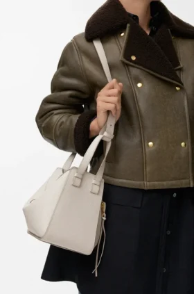 Compacte Hammock-tas van zacht generfd kalfsleer
