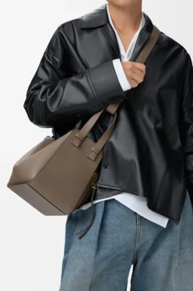 Compacte Hammock-tas van zacht generfd kalfsleer