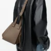 Compacte Hammock-tas van zacht generfd kalfsleer Compacte Hammock-tas van zacht generfd kalfsleer