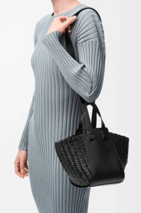 Compacte hangmat-tas van kalfsleer