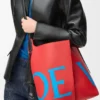 Grote Bilbao-bucket met oversized logo van glad kalfsleer Grote Bilbao-bucket met oversized logo van glad kalfsleer