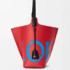 Grote Bilbao-bucket met oversized logo van glad kalfsleer Grote Bilbao-bucket met oversized logo van glad kalfsleer