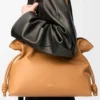 Grote Flamenco-clutch van nappa-kalfsleer Grote Flamenco-clutch van nappa-kalfsleer