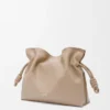 Grote Flamenco-clutch van nappa-kalfsleer Grote Flamenco-clutch van nappa-kalfsleer