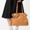 Grote Flamenco-clutch van nappa-kalfsleer Grote Flamenco-clutch van nappa-kalfsleer