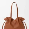 Grote Flamenco-clutch van nappa-kalfsleer Grote Flamenco-clutch van nappa-kalfsleer