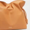 Grote Flamenco-clutch van nappa-kalfsleer Grote Flamenco-clutch van nappa-kalfsleer