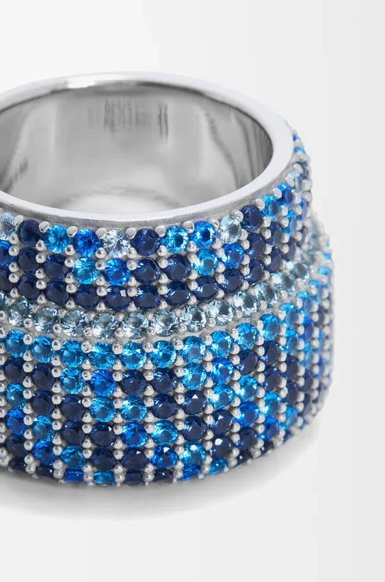 Grote pavé-ring van sterlingzilver en kristallen Grote pavé-ring van sterlingzilver en kristallen