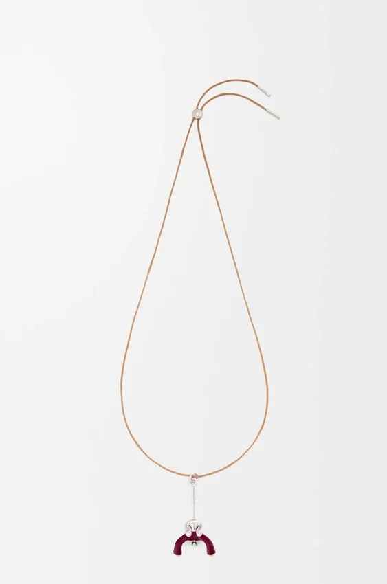 Hanger ‘Zittende Acrobaat’ van sterlingzilver en kristallen Hanger ‘Zittende Acrobaat’ van sterlingzilver en kristallen