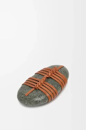 Kagero knot steen met kalfsleer