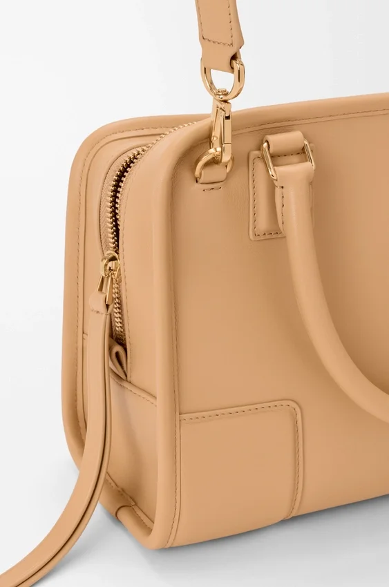 Kleine Amazona 180-tas van zacht kalfsleer Kleine Amazona 180-tas van zacht kalfsleer