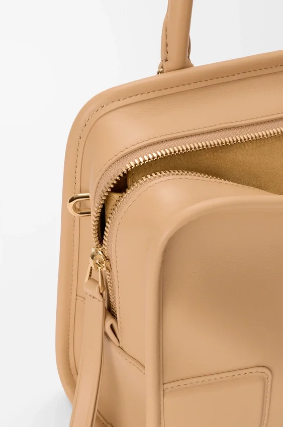 Kleine Amazona 180-tas van zacht kalfsleer Kleine Amazona 180-tas van zacht kalfsleer
