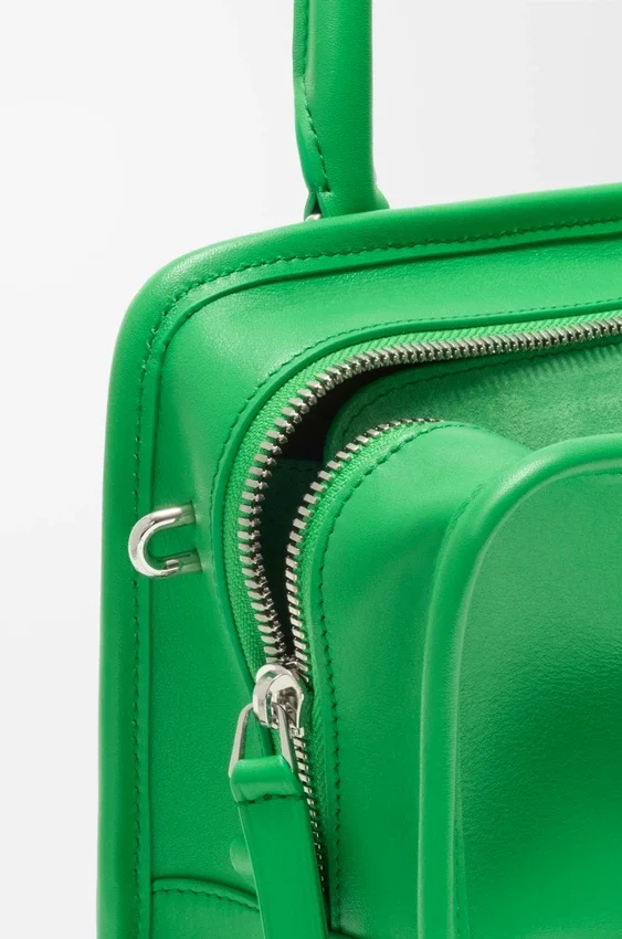 Kleine Amazona 180-tas van zacht kalfsleer Kleine Amazona 180-tas van zacht kalfsleer