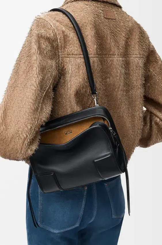 Kleine Amazona 180-tas van zacht kalfsleer Kleine Amazona 180-tas van zacht kalfsleer