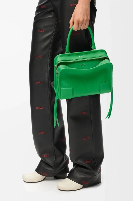 Kleine Amazona 180-tas van zacht kalfsleer Kleine Amazona 180-tas van zacht kalfsleer