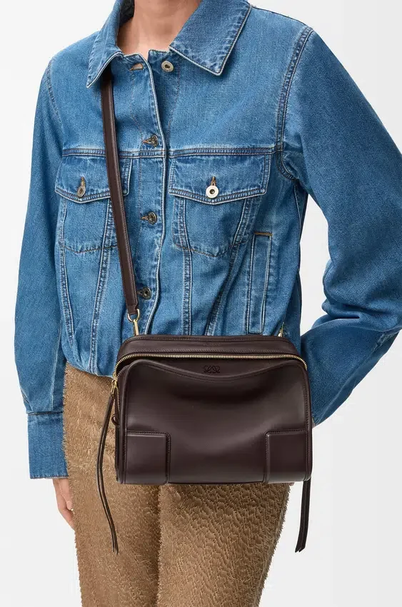 Kleine Amazona 180-tas van zacht kalfsleer Kleine Amazona 180-tas van zacht kalfsleer