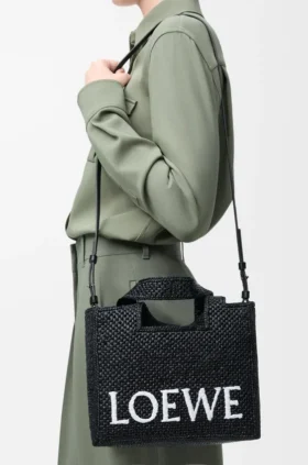Kleine loewe Font Tote van raffia