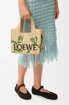 Kleine loewe Font Tote van raffia