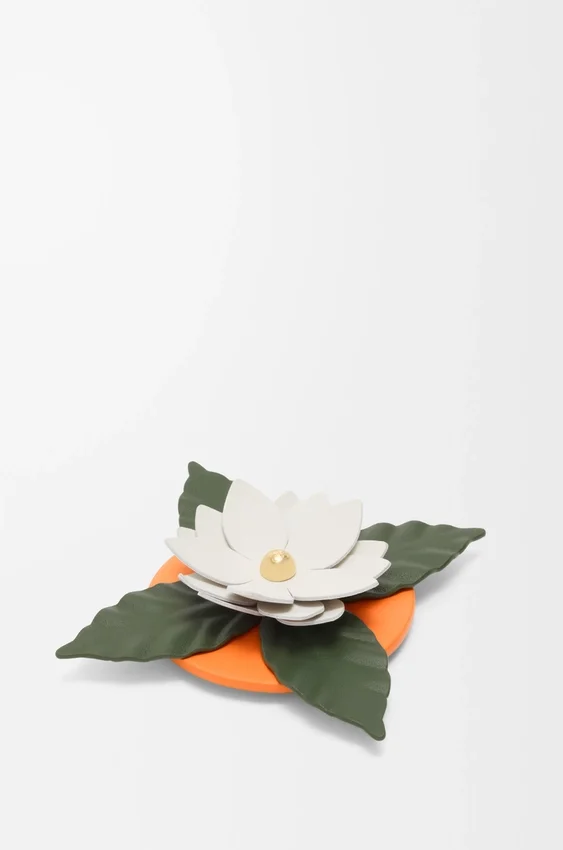 Kleine orchideeënkaars met deksel van klassiek kalfsleer en messing Kleine orchideeënkaars met deksel van klassiek kalfsleer en messing