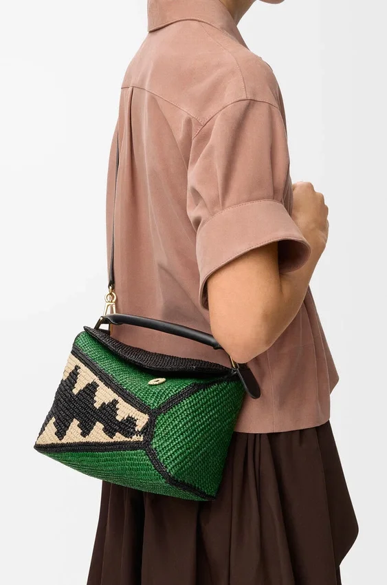 Kleine Puzzle Edge-tas van raffia en kalfsleer Kleine Puzzle Edge-tas van raffia en kalfsleer