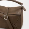 Kleine, vederlichte Puzzle-tas van genobbelde nubuck