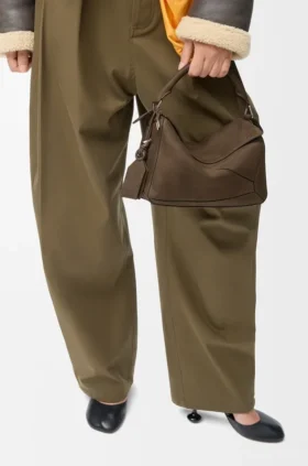 Kleine, vederlichte Puzzle-tas van genobbelde nubuck