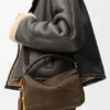 Kleine, vederlichte Puzzle-tas van genobbelde nubuck