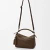 Kleine, vederlichte Puzzle-tas van genobbelde nubuck