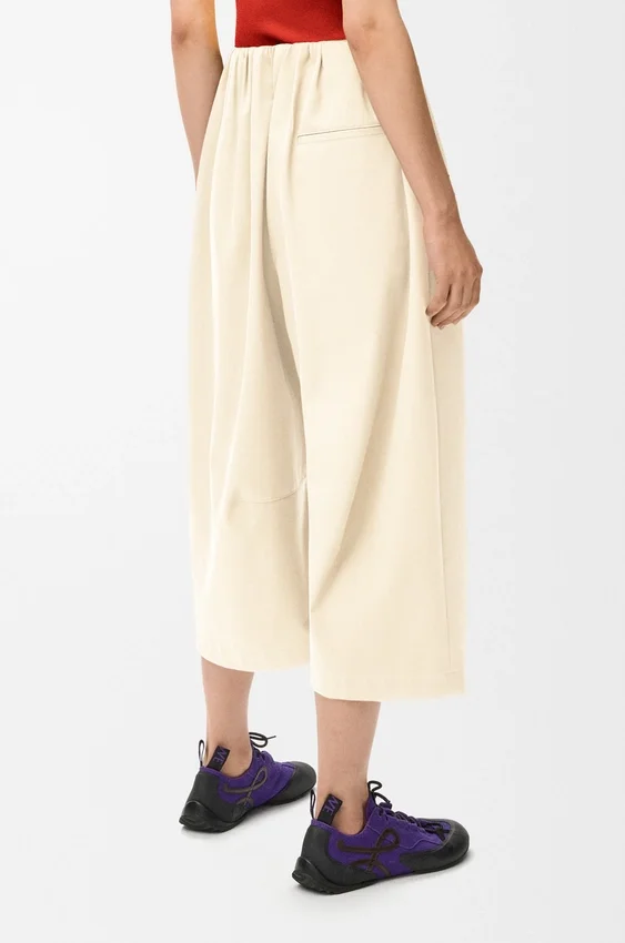 Korte broek met riemen van katoen en zijde Korte broek met riemen van katoen en zijde