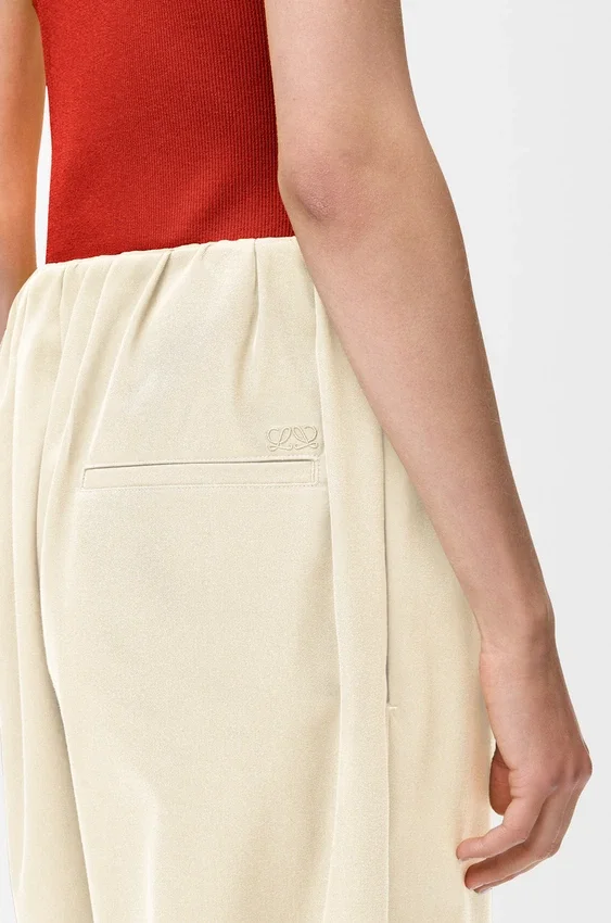 Korte broek met riemen van katoen en zijde Korte broek met riemen van katoen en zijde