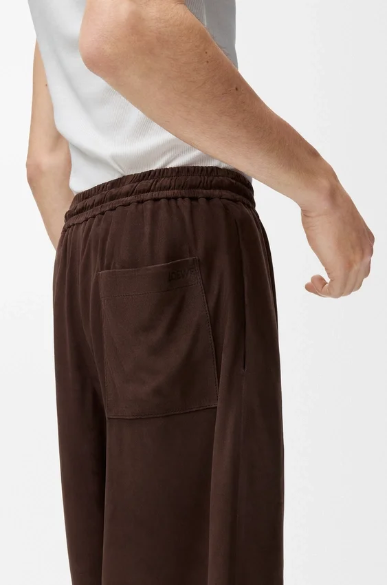 Korte broek met trekkoord van suède geitenleer Korte broek met trekkoord van suède geitenleer