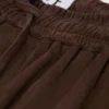 Korte broek met trekkoord van suède geitenleer Korte broek met trekkoord van suède geitenleer
