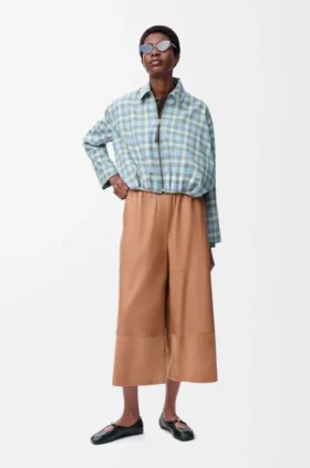 Korte broek van nappa-lamsleer en suède geitenleer Korte broek van nappa-lamsleer en suède geitenleer