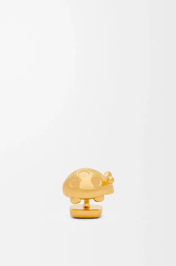 Lieveheersbeestje-speldje van messing Lieveheersbeestje-speldje van messing
