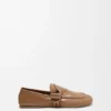 Loafer met sluiting van glanzend, glad kalfsleer Loafer met sluiting van glanzend, glad kalfsleer