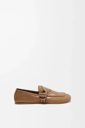 Loafer met sluiting van glanzend, glad kalfsleer